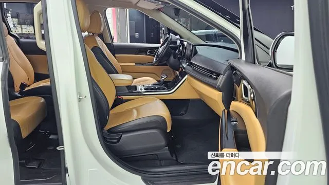 Kia Carnival 2023 thumb 2