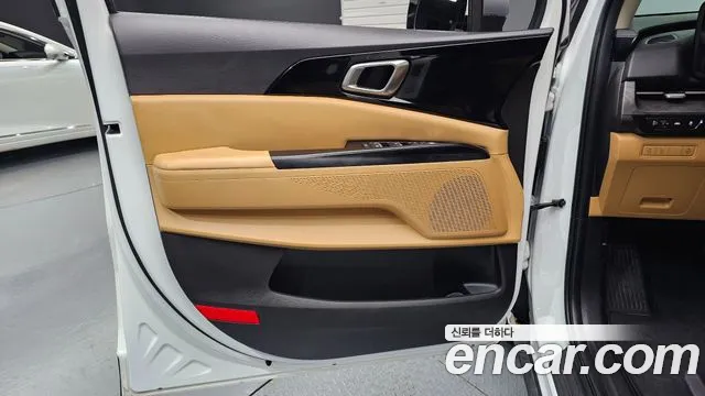 Kia Carnival 2023 thumb 4
