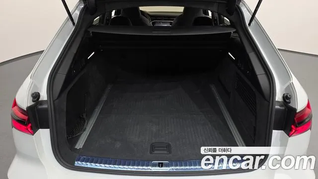 Audi RS6 2021 thumb 11