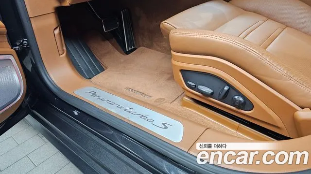 Porsche Panamera 2023 thumb 3
