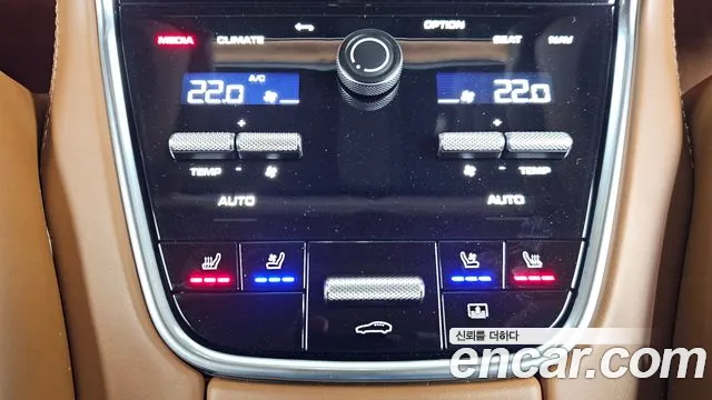 Porsche Panamera 2023 thumb 2