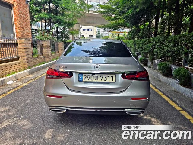 Mercedes-Benz E-Class 2021 thumb 9