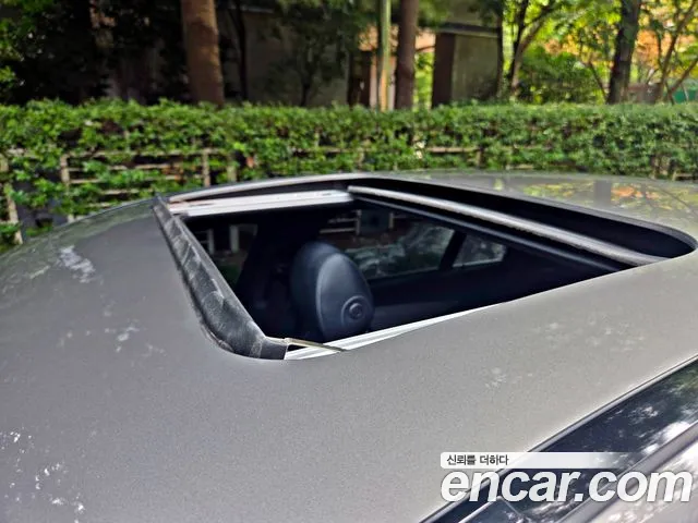 Mercedes-Benz E-Class 2021 thumb 10