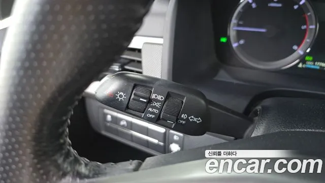 KGM Rexton 2019 thumb 12