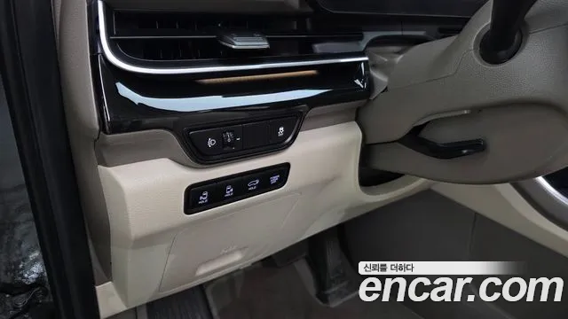 Kia Carnival 2024 thumb 8