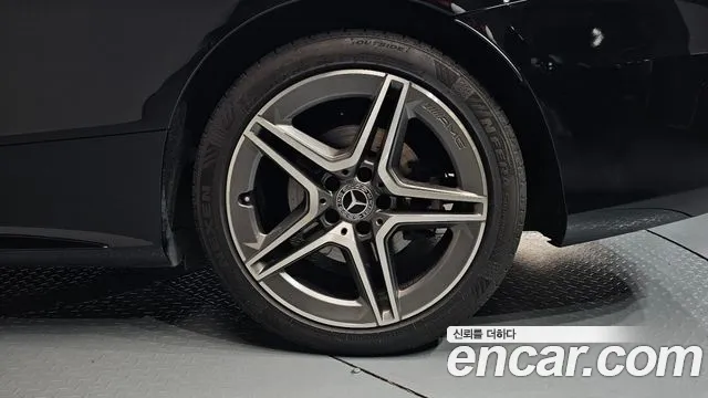 Mercedes-Benz C-Class 2020 thumb 2