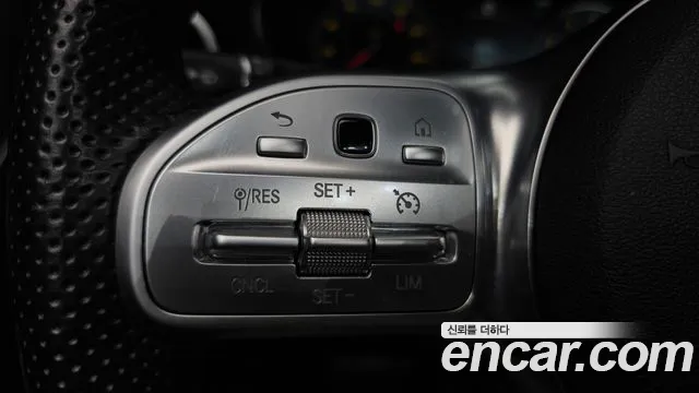 Mercedes-Benz C-Class 2020 thumb 8