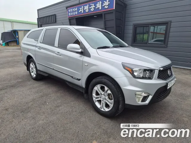 KGM Korando 2013 thumb 12