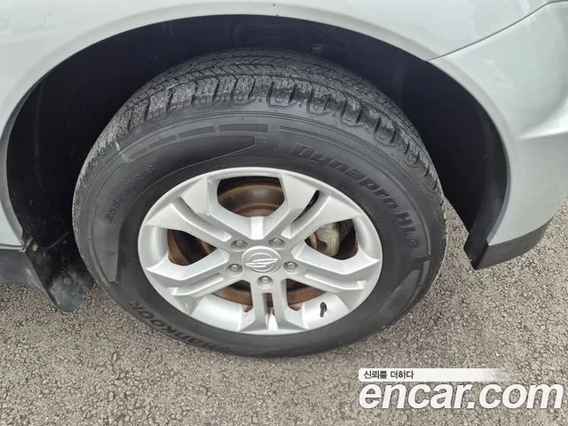 KGM Korando 2013 thumb 10