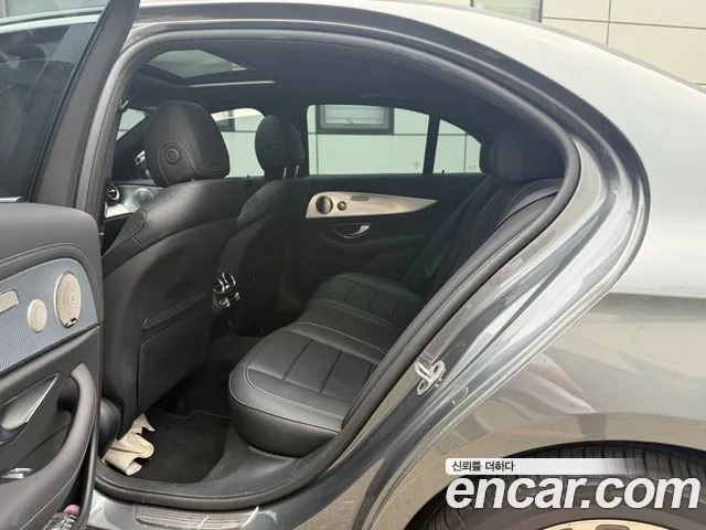 Mercedes-Benz E-Class 2021 thumb 11