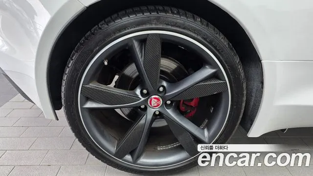 Jaguar F-Type 2015 thumb 12