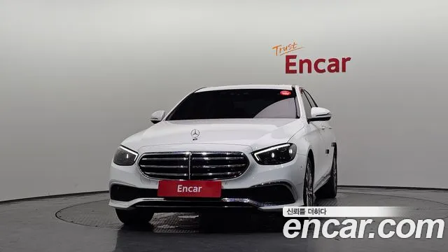 Mercedes-Benz E-Class 2023 thumb 9