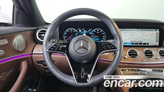 Mercedes-Benz E-Class 2023 thumb 2