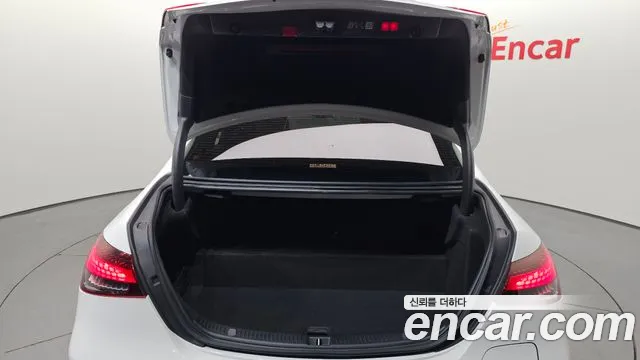 Mercedes-Benz E-Class 2023 thumb 5