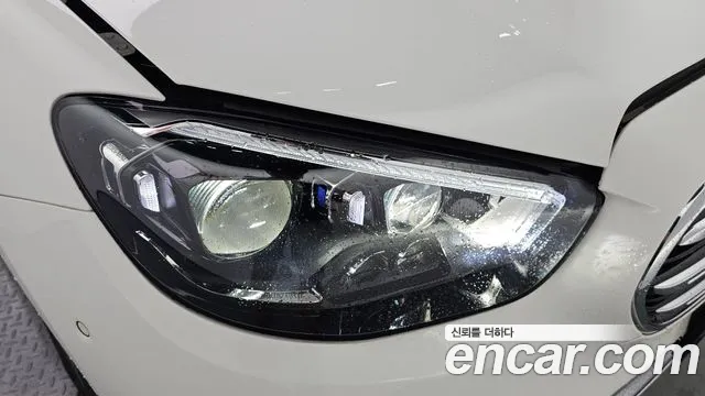 Mercedes-Benz E-Class 2023 thumb 10