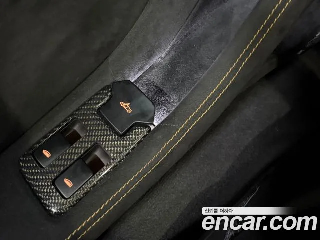 McLaren 650S 2015 thumb 6