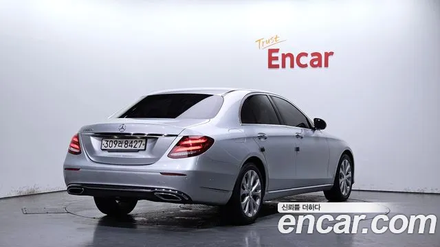Mercedes-Benz E-Class 2017 thumb 7