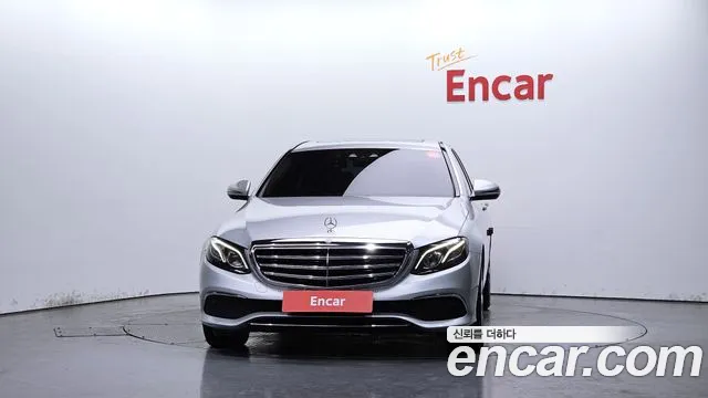 Mercedes-Benz E-Class 2017 thumb 12