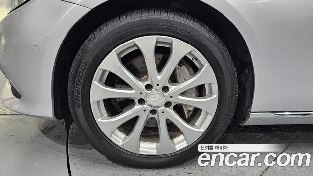 Mercedes-Benz E-Class 2017 thumb 5