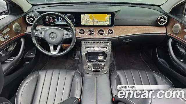Mercedes-Benz E-Class 2017 thumb 11