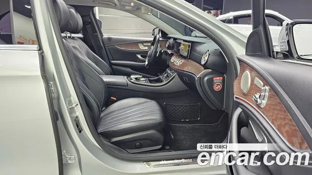Mercedes-Benz E-Class 2017 thumb 2