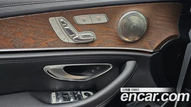 Mercedes-Benz E-Class 2017 thumb 10