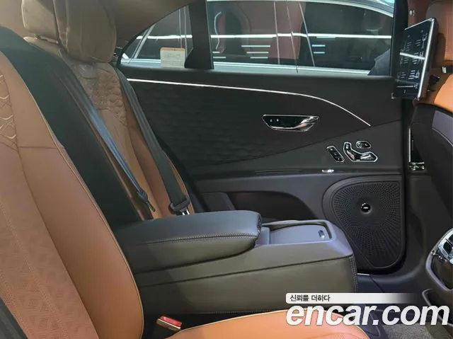 Bentley Flying Spur 2025 thumb 5