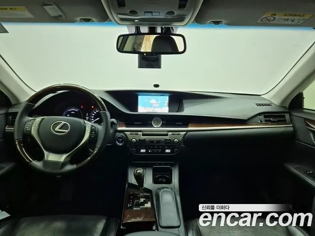 Lexus ES 300h 2013 thumb 4
