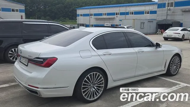 BMW 7 серии 2021 thumb 2