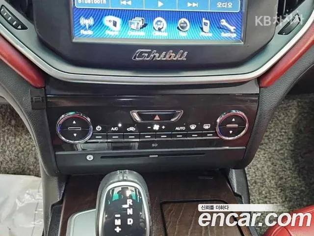 Maserati Ghibli 2016 thumb 10