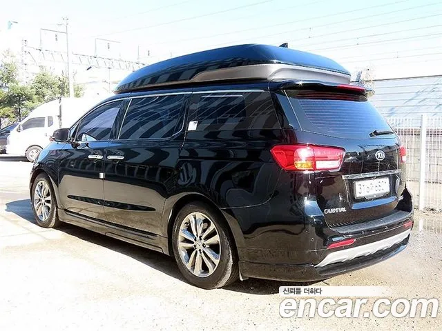 Kia Carnival 2017 thumb 2