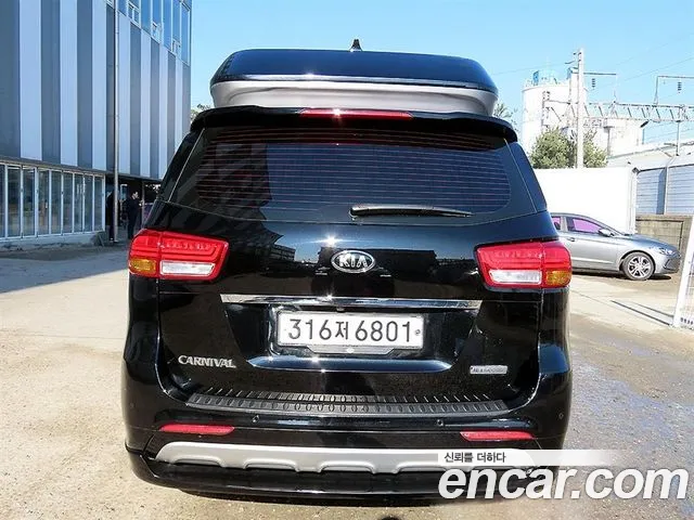 Kia Carnival 2017 thumb 4