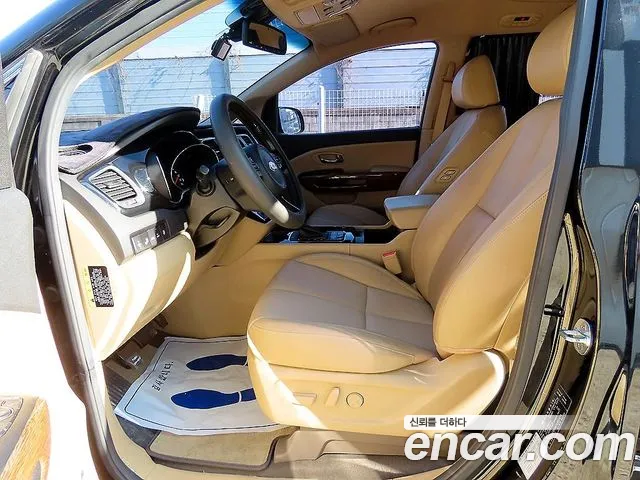 Kia Carnival 2017 thumb 10