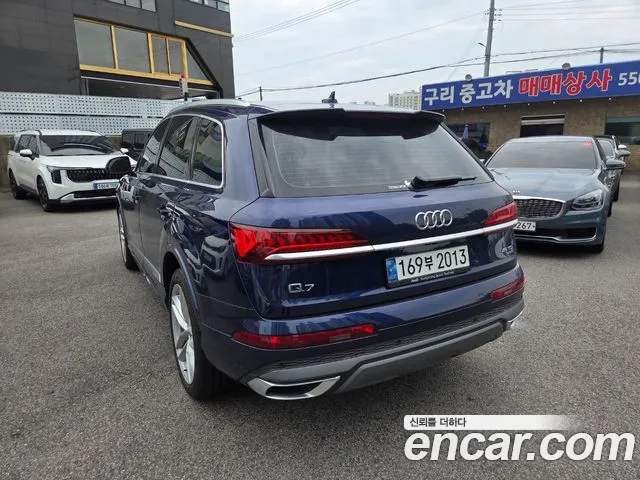 Audi Q7 2023 thumb 2