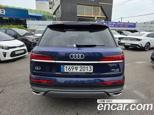 Audi Q7 2023 thumb 8