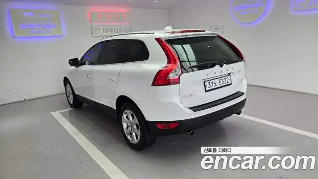Volvo XC60 2011 thumb 12