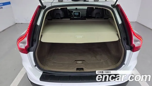 Volvo XC60 2011 thumb 9