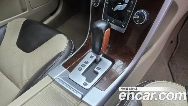 Volvo XC60 2011 thumb 11