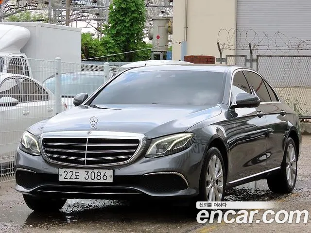 Mercedes-Benz E-Class 2018 thumb 12