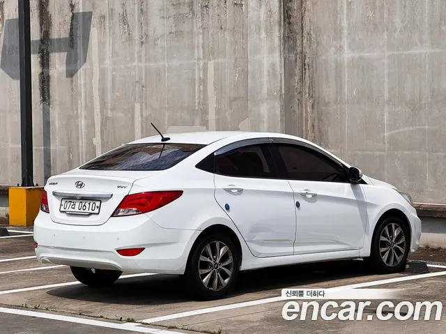 Hyundai Accent 2015 thumb 9