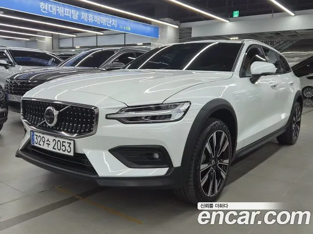 Volvo V60 2023 thumb 3
