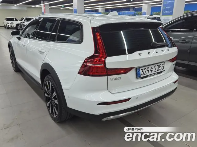Volvo V60 2023 thumb 4