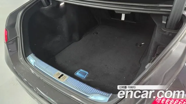 Mercedes-Benz S-Class 2025 thumb 5