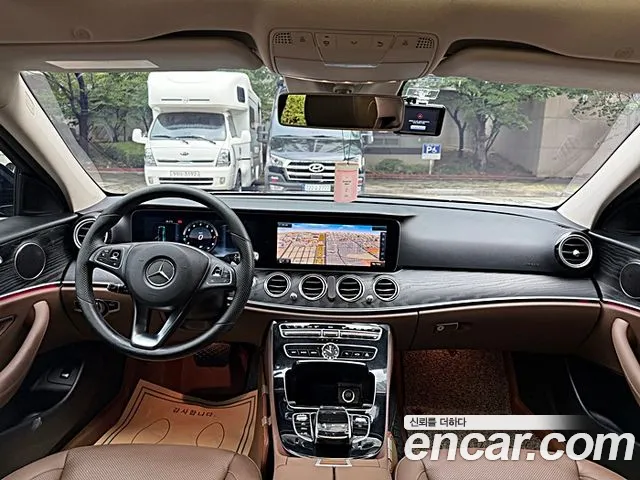 Mercedes-Benz E-Class 2016 thumb 5