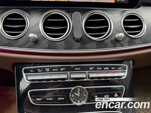 Mercedes-Benz E-Class 2016 thumb 6