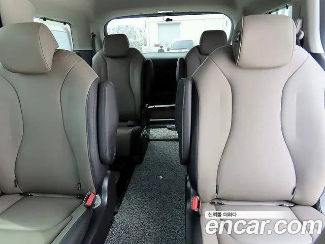 Kia Carnival 2023 thumb 8