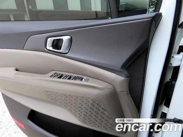 Kia Carnival 2023 thumb 2