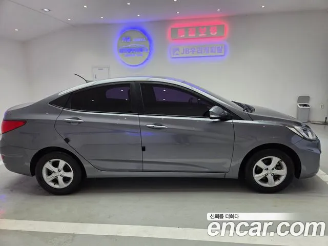 Hyundai Accent 2013 thumb 7