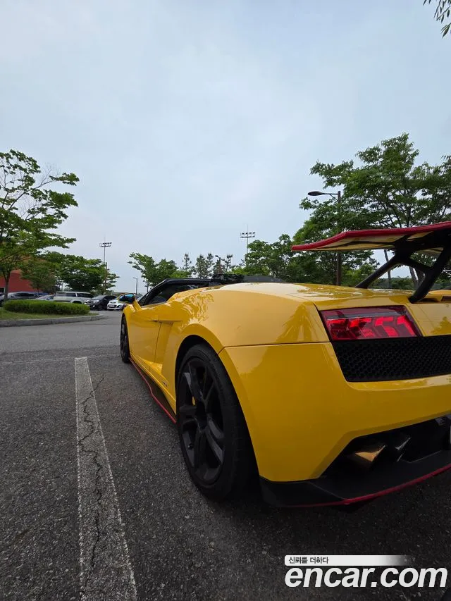 Lamborghini Gallardo 2011 thumb 4