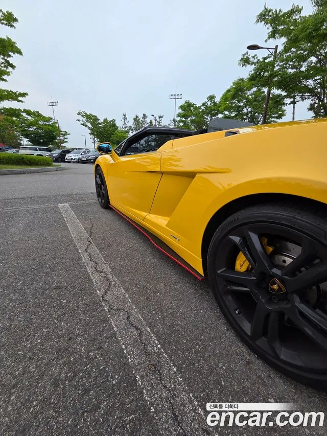 Lamborghini Gallardo 2011 thumb 7